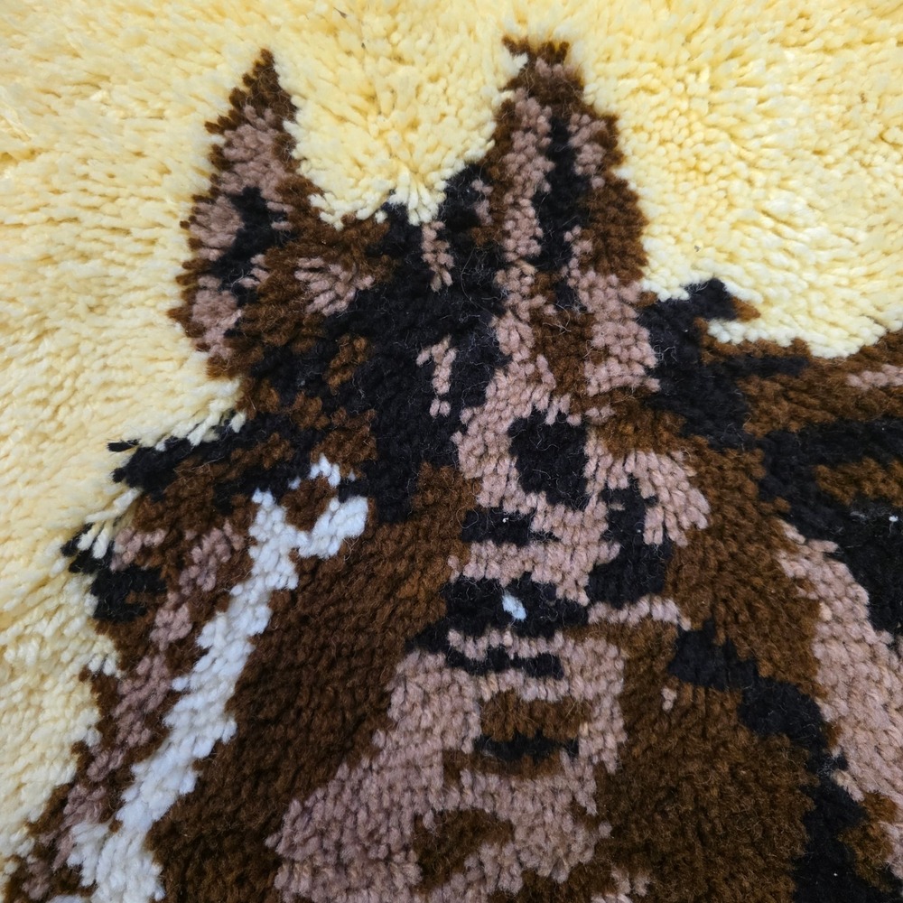 Vintage Latch Hook Horse Head Rug Wall Hanging Brown Cream Shaggy Textile Art - Picture 4 of 9